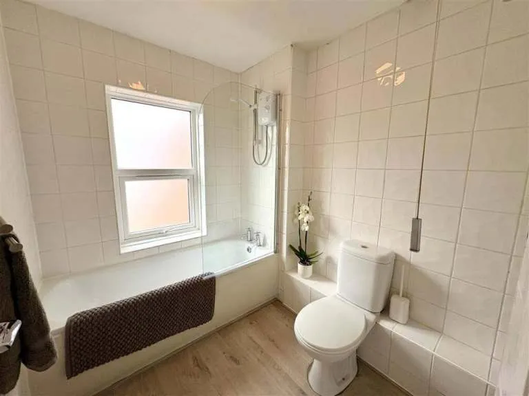 Beautiful 3 bed house in fabulous Clifton Village location with garden and garage
