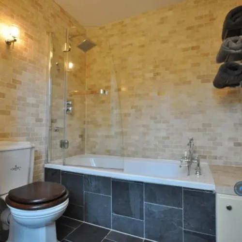 4 bedroom house in Station Road, Sawbridgeworth, CM21 (4 bed) (#2983884)