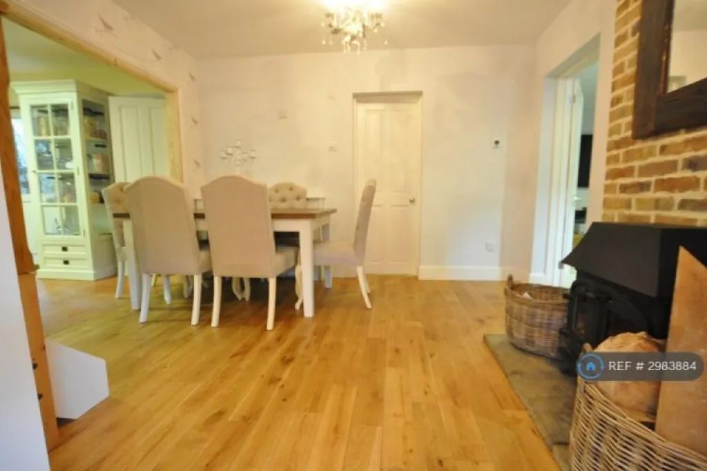 4 bedroom house in Station Road, Sawbridgeworth, CM21 (4 bed) (#2983884)