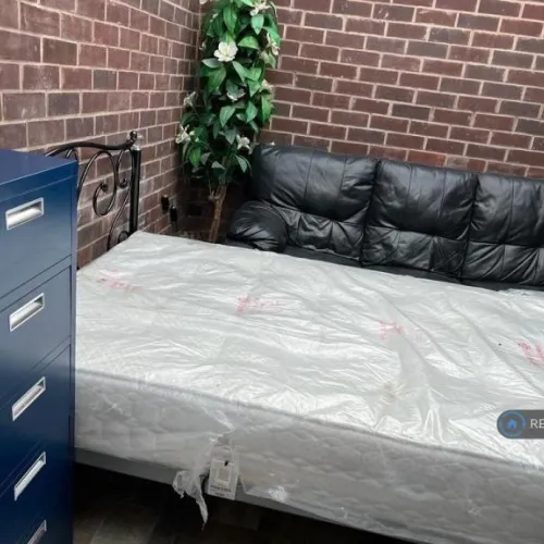 Studio flat in Victoria Park, Manchester, M14 (#2965475)