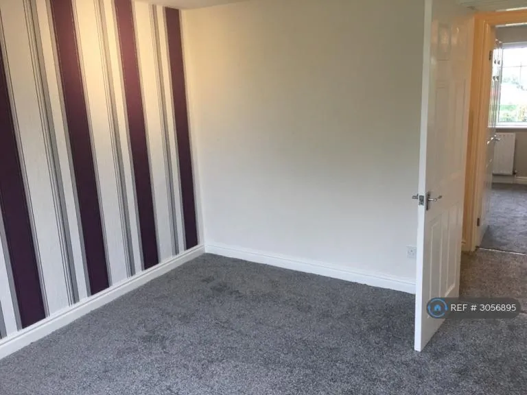 2 bedroom flat in Barnsdale Road, Castleford, WF10 (2 bed) (#3056895)