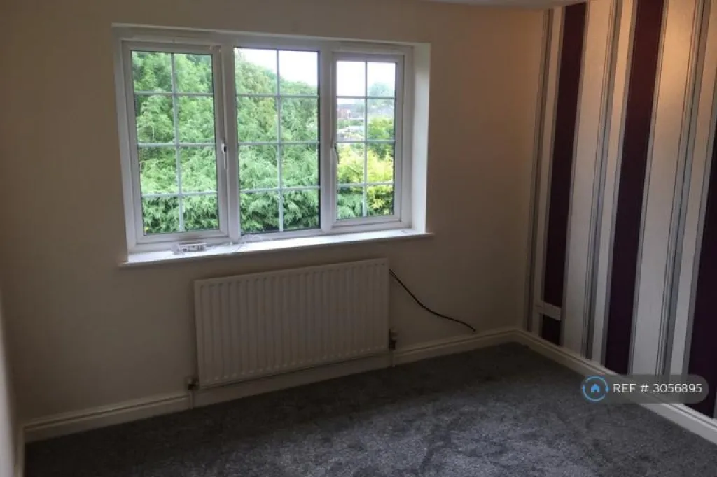 2 bedroom flat in Barnsdale Road, Castleford, WF10 (2 bed) (#3056895)