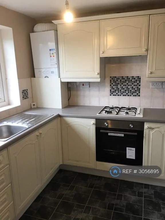 2 bedroom flat in Barnsdale Road, Castleford, WF10 (2 bed) (#3056895)