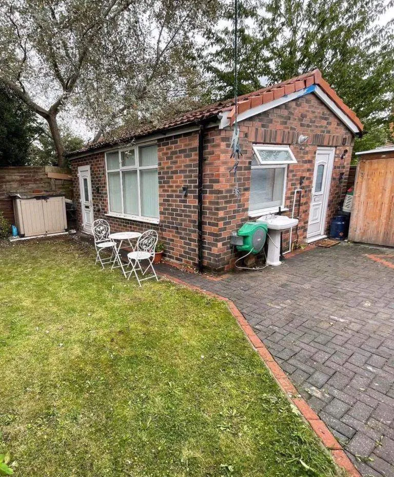 Furnished Studio to Rent | Bills Included | WiFi | Parking | Garden | M19 2JW
