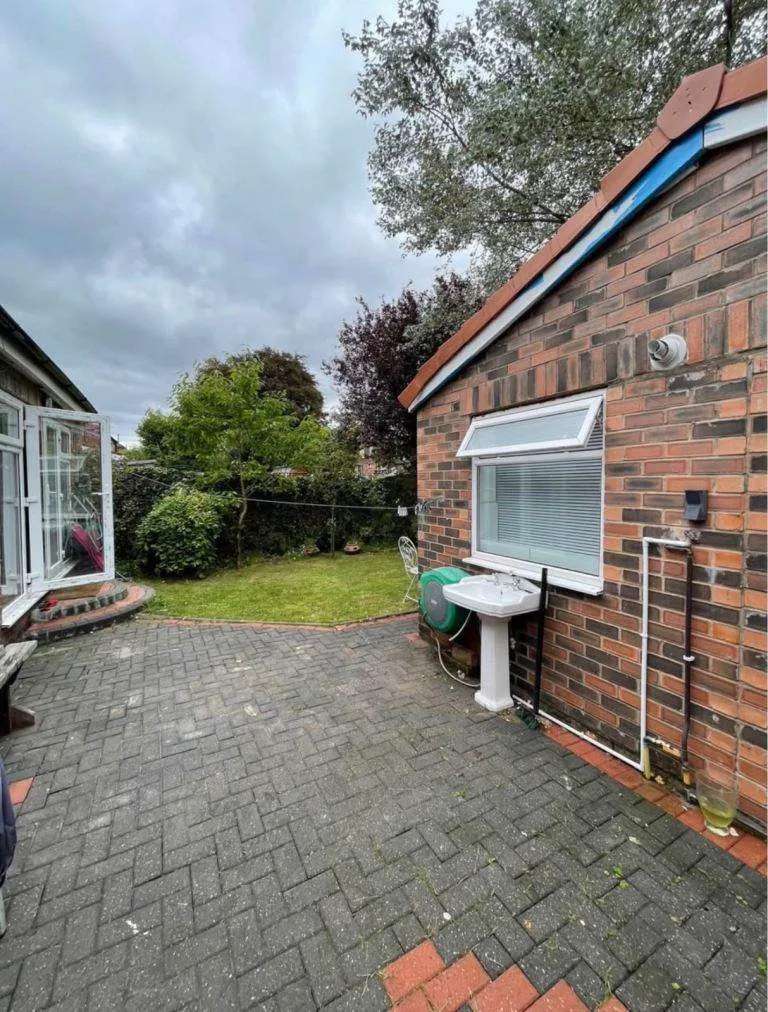 Furnished Studio to Rent | Bills Included | WiFi | Parking | Garden | M19 2JW