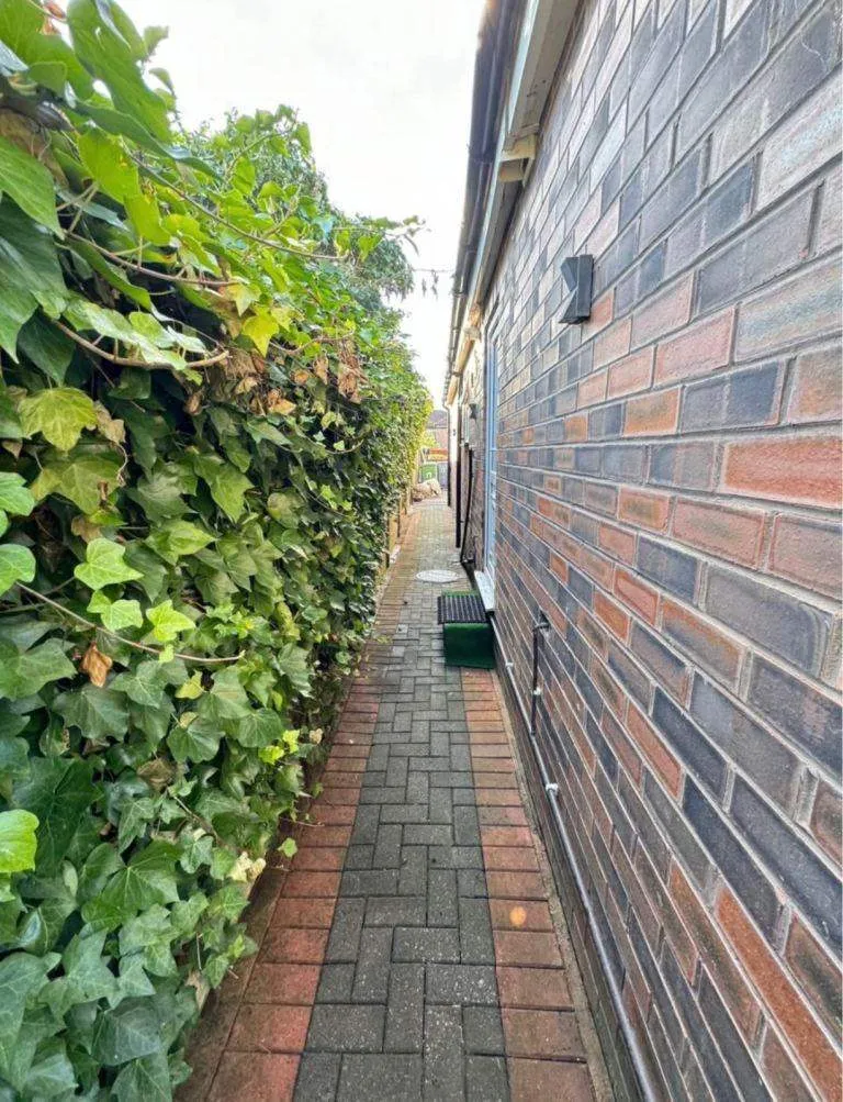 Furnished Studio to Rent | Bills Included | WiFi | Parking | Garden | M19 2JW
