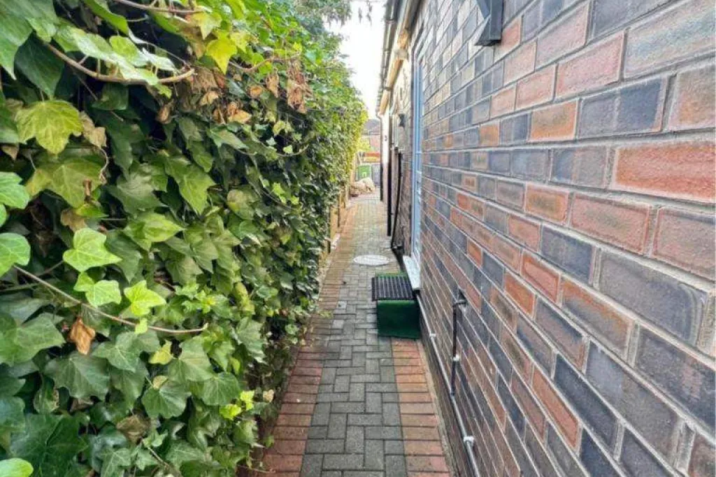 Furnished Studio to Rent | Bills Included | WiFi | Parking | Garden | M19 2JW