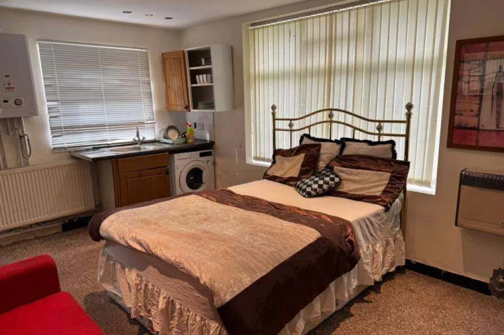 Furnished Studio to Rent | Bills Included | WiFi | Parking | Garden | M19 2JW
