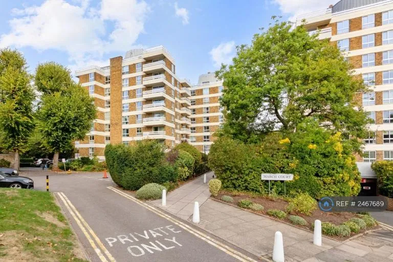 2 bedroom flat in March Court, London, SW15 (2 bed) (#2467689)