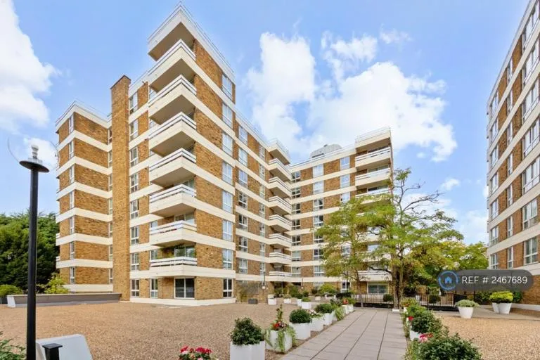 2 bedroom flat in March Court, London, SW15 (2 bed) (#2467689)
