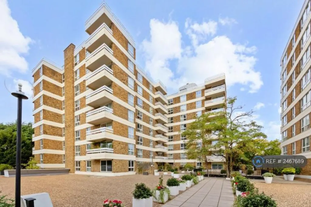 2 bedroom flat in March Court, London, SW15 (2 bed) (#2467689)