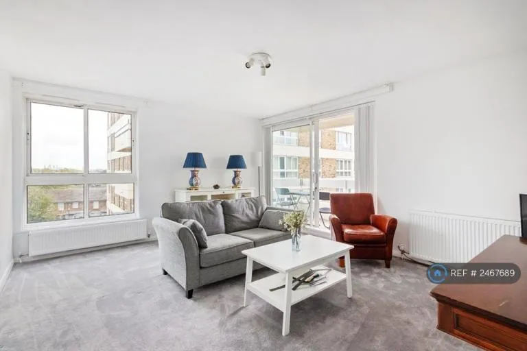 2 bedroom flat in March Court, London, SW15 (2 bed) (#2467689)