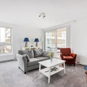 2 bedroom flat in March Court, London, SW15 (2 bed) (#2467689)