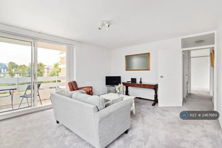 2 bedroom flat in March Court, London, SW15 (2 bed) (#2467689)