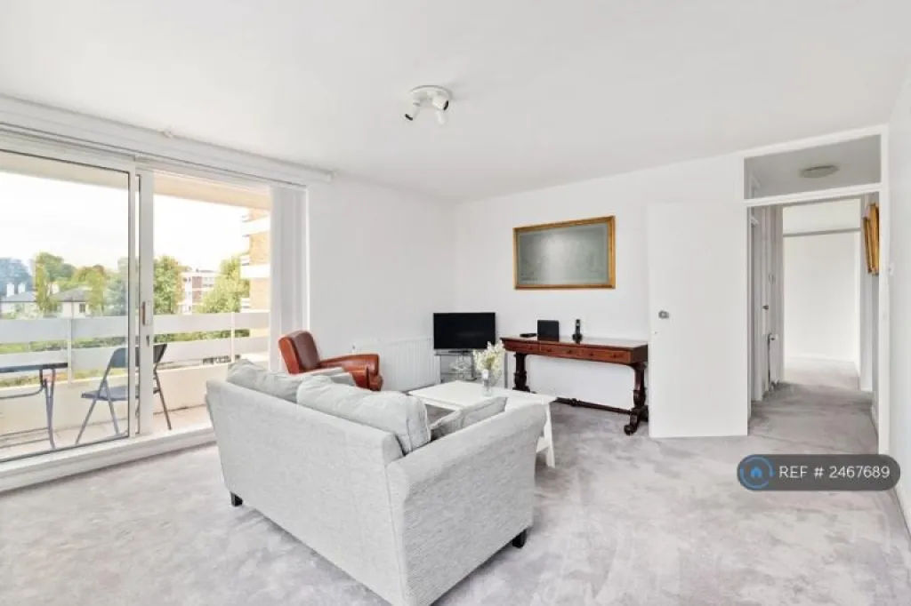2 bedroom flat in March Court, London, SW15 (2 bed) (#2467689)