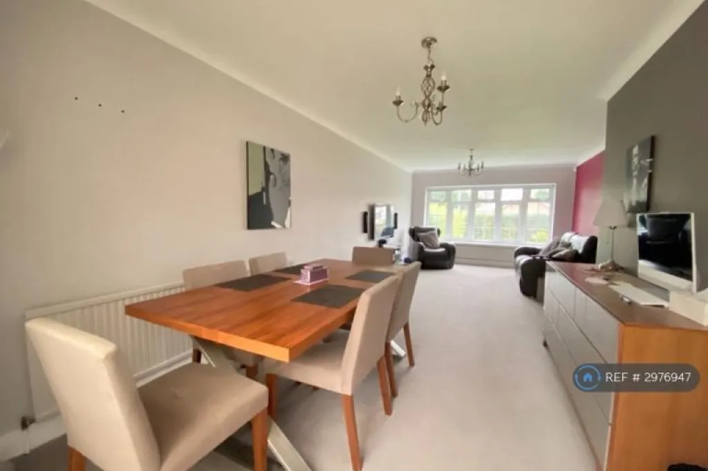 4 bedroom house in High Ash Drive, Leeds, LS17 (4 bed) (#2976947)