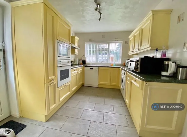 4 bedroom house in High Ash Drive, Leeds, LS17 (4 bed) (#2976947)