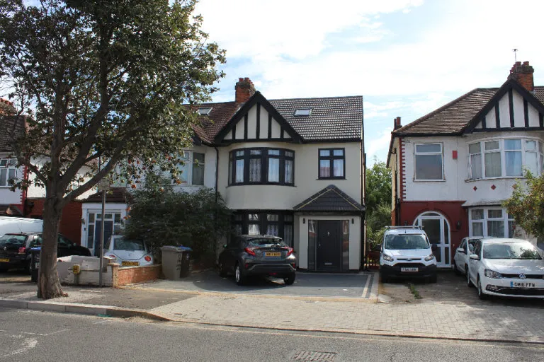 Great Deal Includes Council Tax! Wonderful Garden Studio Flat in Dollis Hill near Tube & Buses.