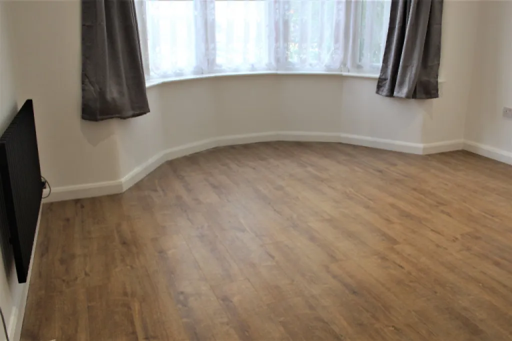 Great Deal Includes Council Tax! Wonderful Garden Studio Flat in Dollis Hill near Tube & Buses.