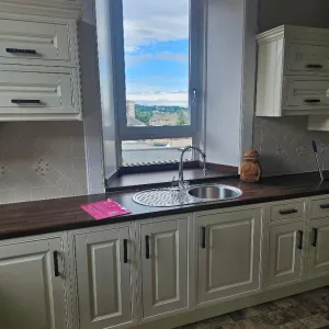 VERY SPACIOUS Unfurnished Three bed flat