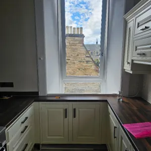 VERY SPACIOUS Unfurnished Three bed flat