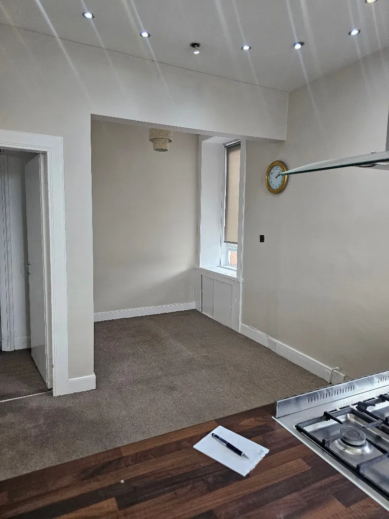VERY SPACIOUS Unfurnished Three bed flat