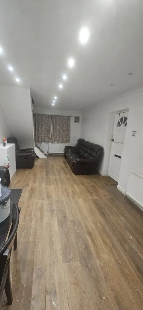 Spacious 2/3 Bed Family Home in Croydon