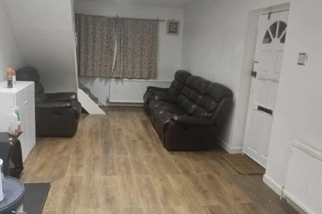 Spacious 2/3 Bed Family Home in Croydon