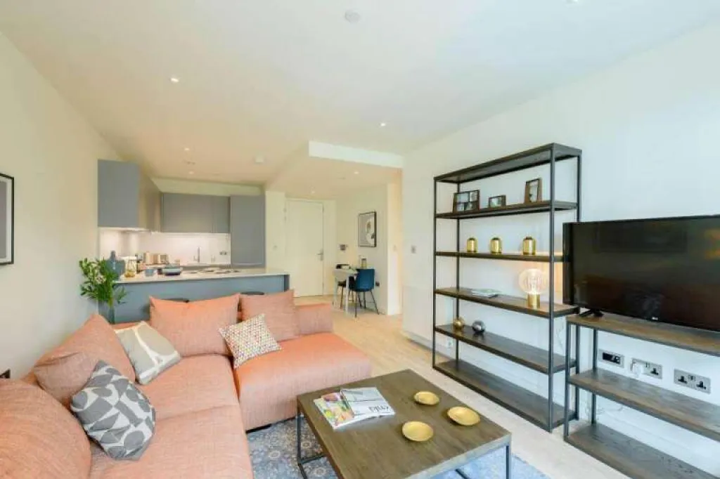 Spacious 2/3 Bed Family Home in Croydon