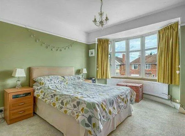 Spacious 2/3 Bed Family Home in Croydon
