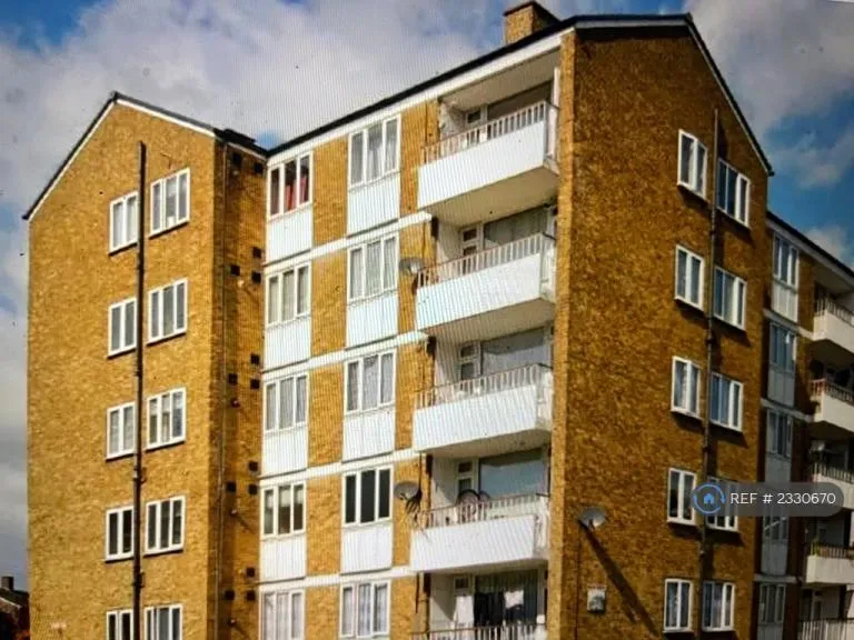 2 bedroom flat in Casterbridge Road, London, SE3 (2 bed) (#2330670)