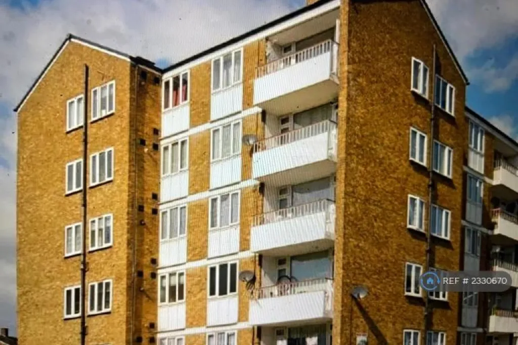 2 bedroom flat in Casterbridge Road, London, SE3 (2 bed) (#2330670)