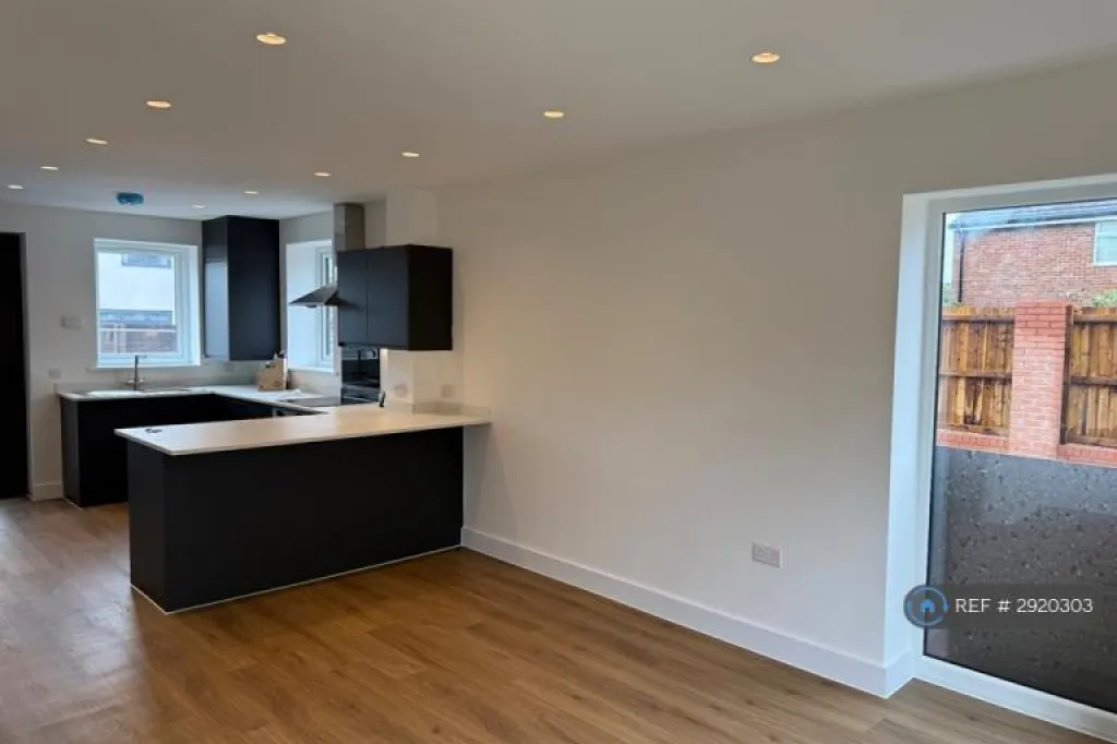2 bedroom house in Ringway Road, Liverpool, L25 (2 bed) (#2920303)