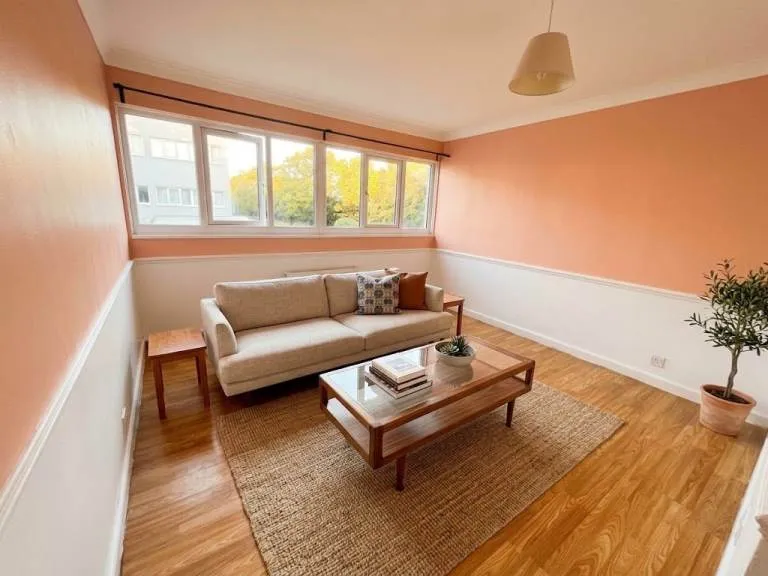 Large One bedroom flat in the heart of Mitcham only £1750 pcm