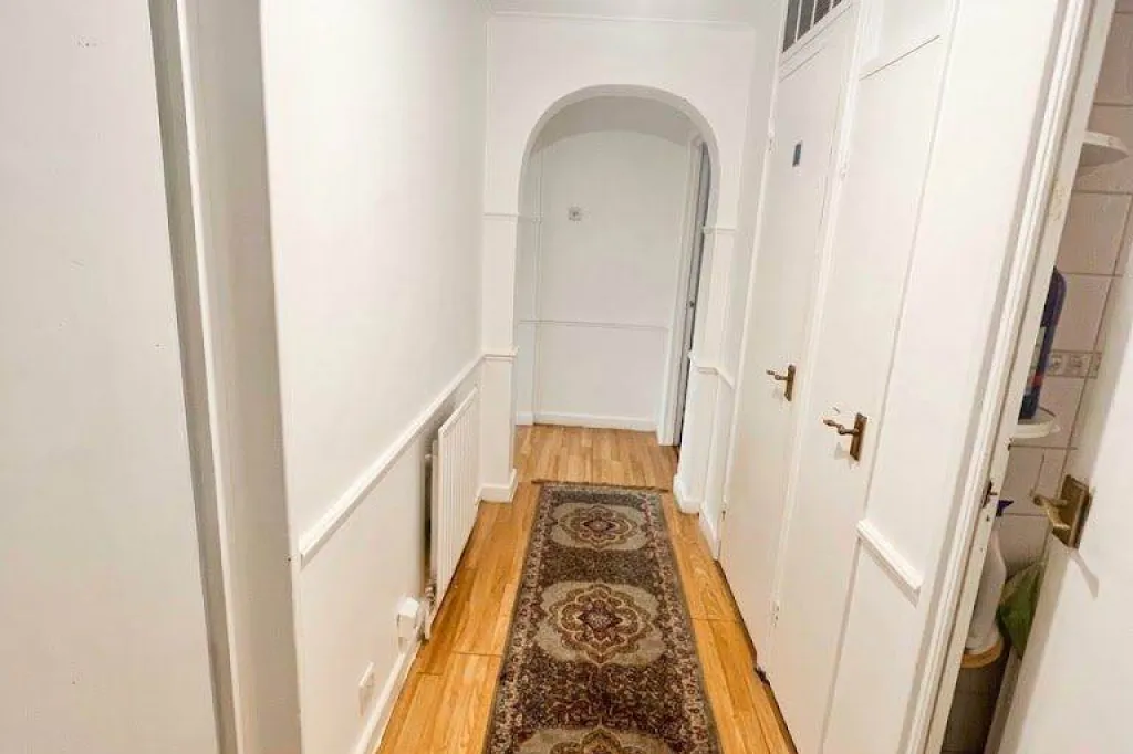 Large One bedroom flat in the heart of Mitcham only £1750 pcm