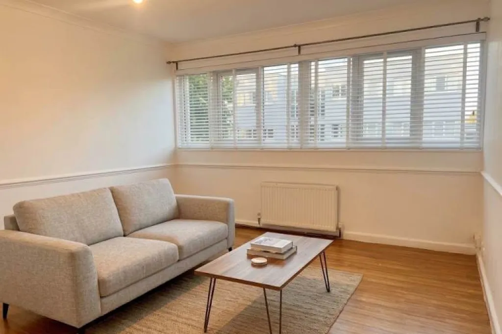 Large One bedroom flat in the heart of Mitcham only £1750 pcm