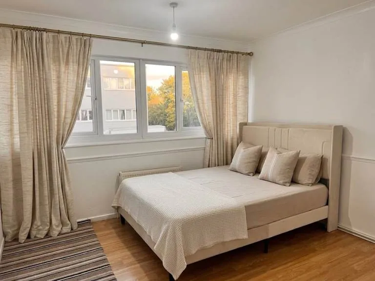 Large One bedroom flat in the heart of Mitcham only £1750 pcm