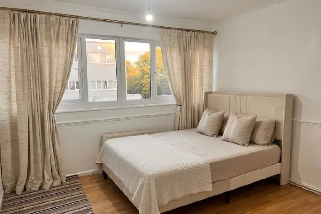 Large One bedroom flat in the heart of Mitcham only £1750 pcm