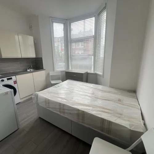 Benefits Accepted, S/C Lovely Studio Flat, Haringey