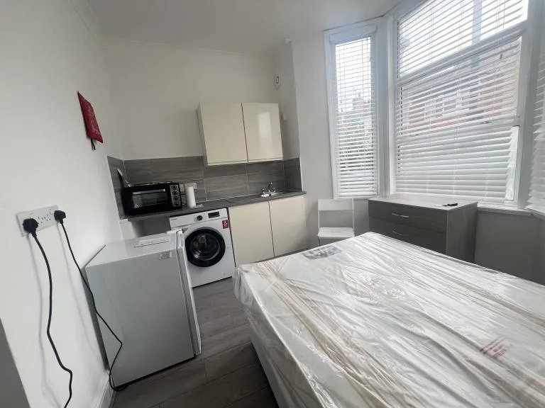 Benefits Accepted, S/C Lovely Studio Flat, Haringey