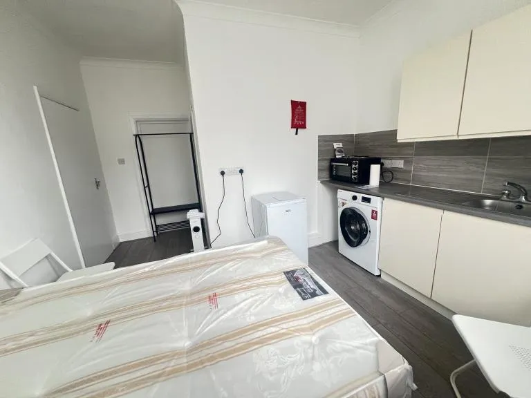 Benefits Accepted, S/C Lovely Studio Flat, Haringey