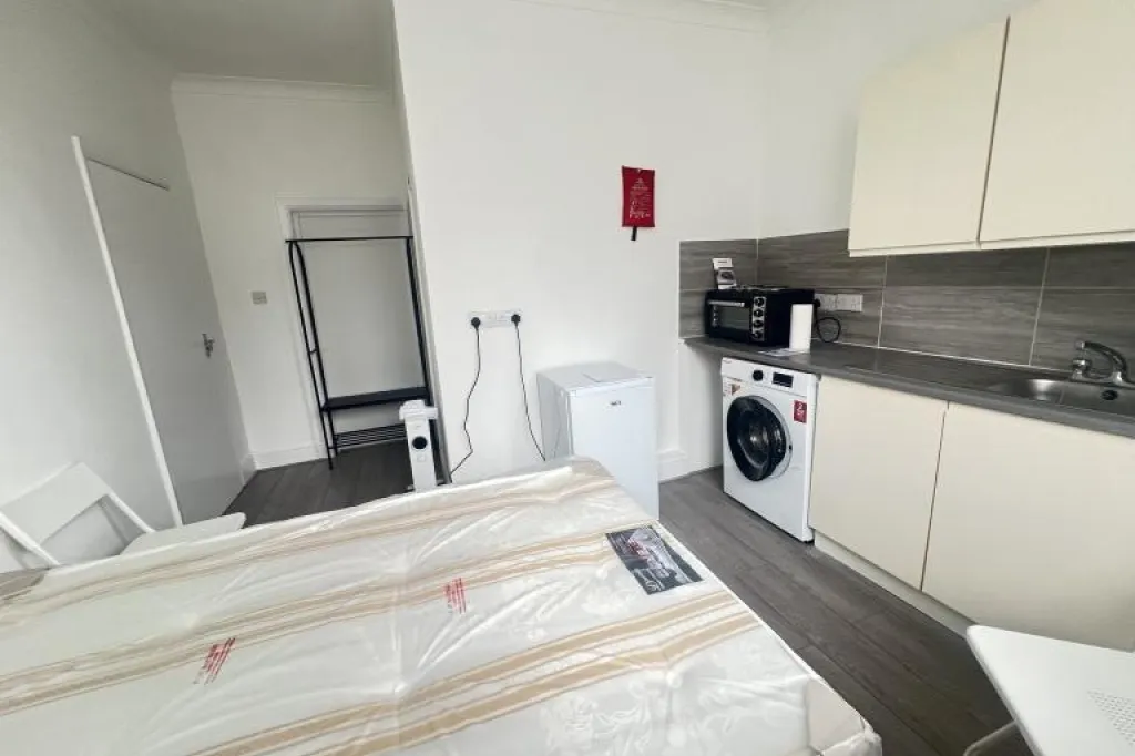 Benefits Accepted, S/C Lovely Studio Flat, Haringey