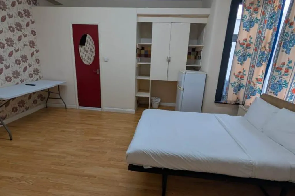 3 bedroom house in 9 En-Suite Rooms For Rent, IG11