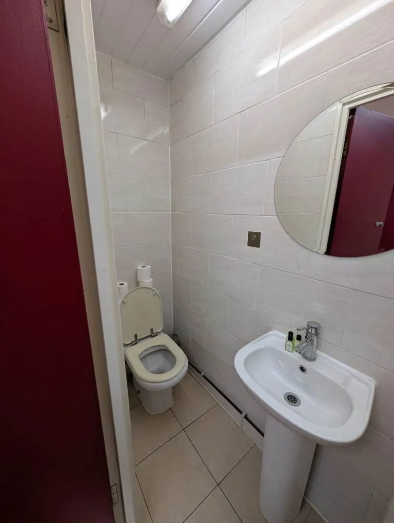 3 bedroom house in 9 En-Suite Rooms For Rent, IG11