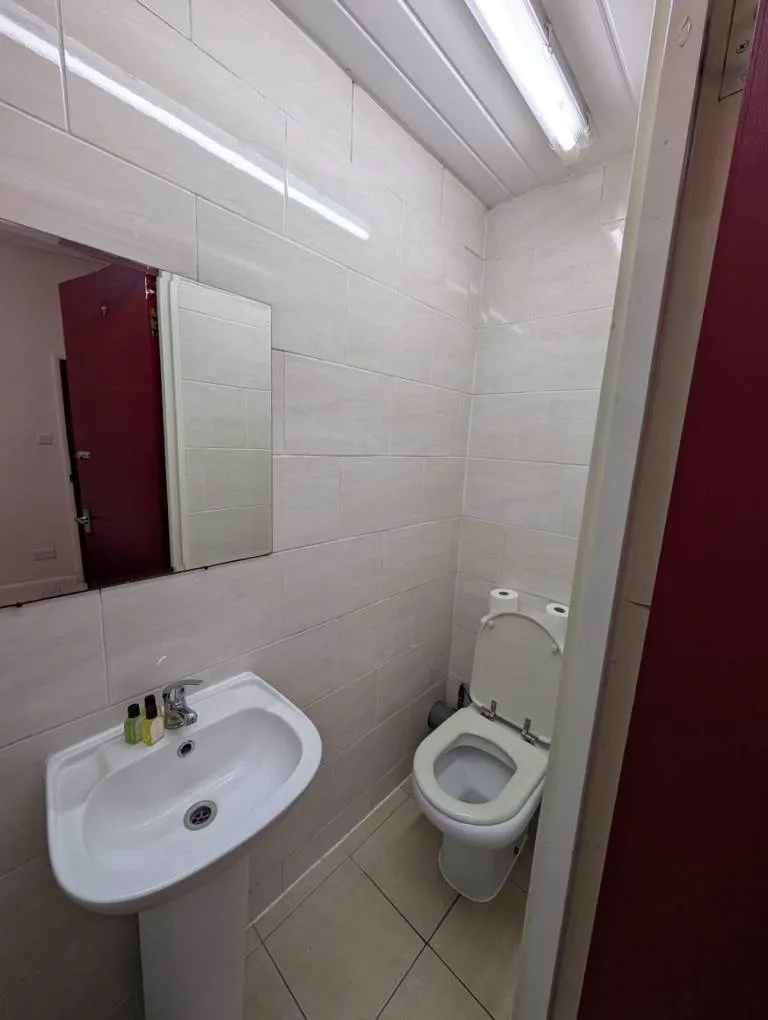 3 bedroom house in 9 En-Suite Rooms For Rent, IG11