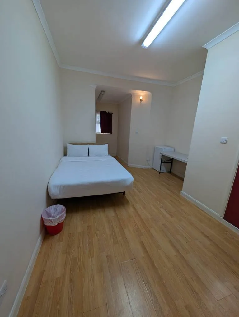 3 bedroom house in 9 En-Suite Rooms For Rent, IG11