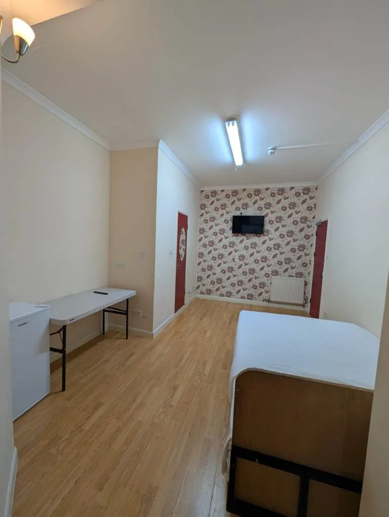 3 bedroom house in 9 En-Suite Rooms For Rent, IG11