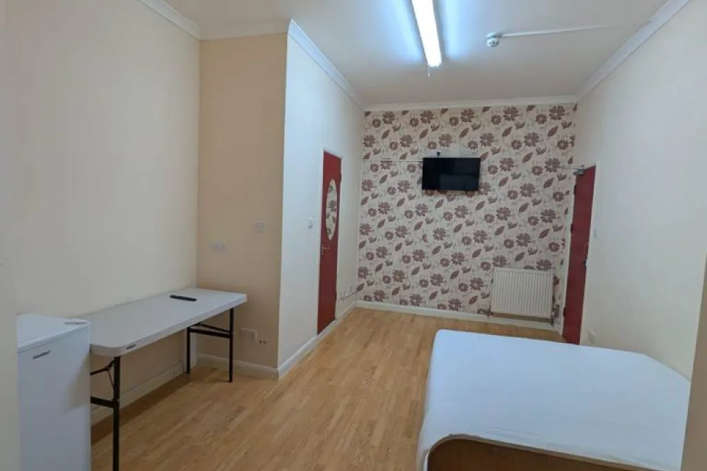 3 bedroom house in 9 En-Suite Rooms For Rent, IG11