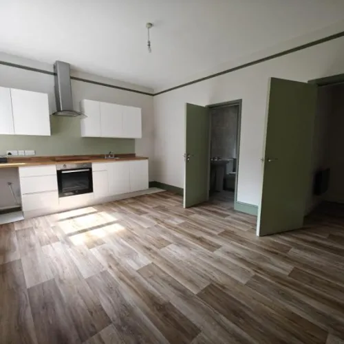 2 bedroom flat ground floor outside space pets considered
