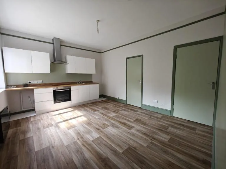 2 bedroom flat ground floor outside space pets considered